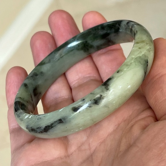Natural Xiu green jade bangle bracelet - Picture 7 of 14